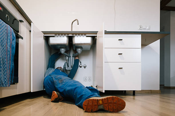 Professional Leak Detection technician working in Albers, IL